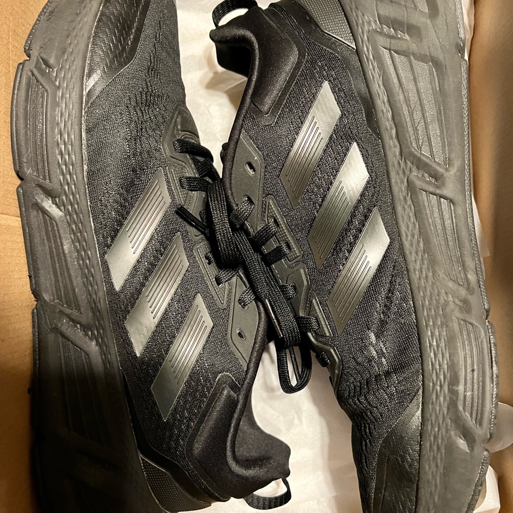 Adidas Questar Black